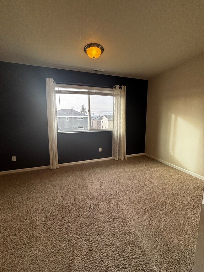 Building Photo - Newer SE 3 Bdrm House, All Appliances incl W/D, Air Cond, Community Pool, Double Garage