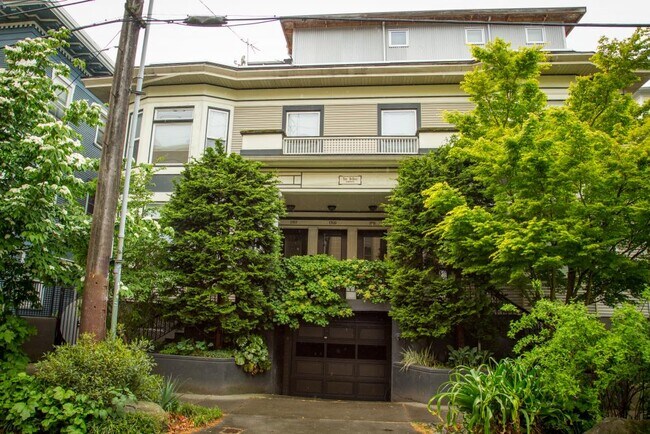 Primary Photo - Dubois Apartments - 2 bedrooms