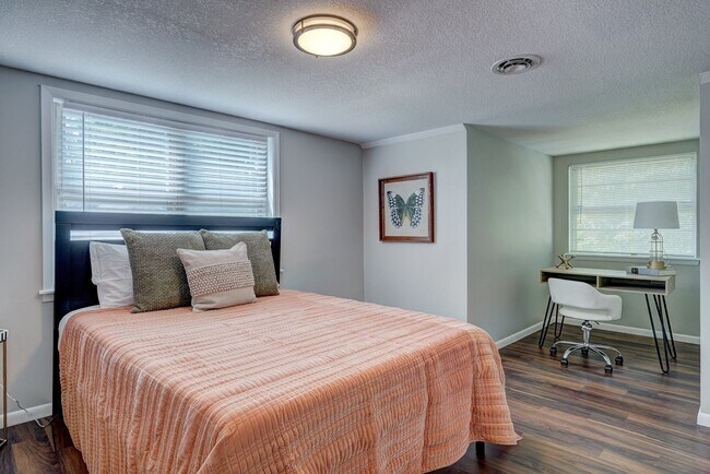 Building Photo - Turnkey Gem: Fully Furnished 5-Bedroom Home with Spacious Layout and Corner Lot!