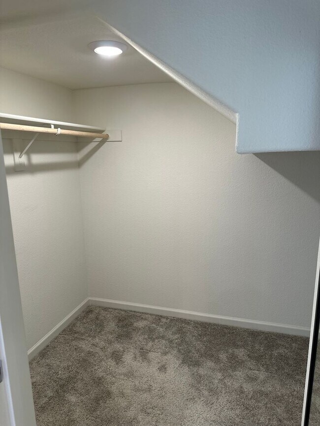Building Photo - $500.00 off first full months rent