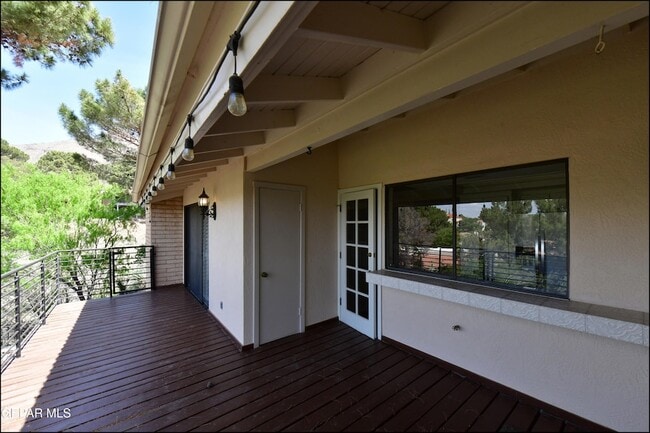 Building Photo - 5852 Mira Serena Dr