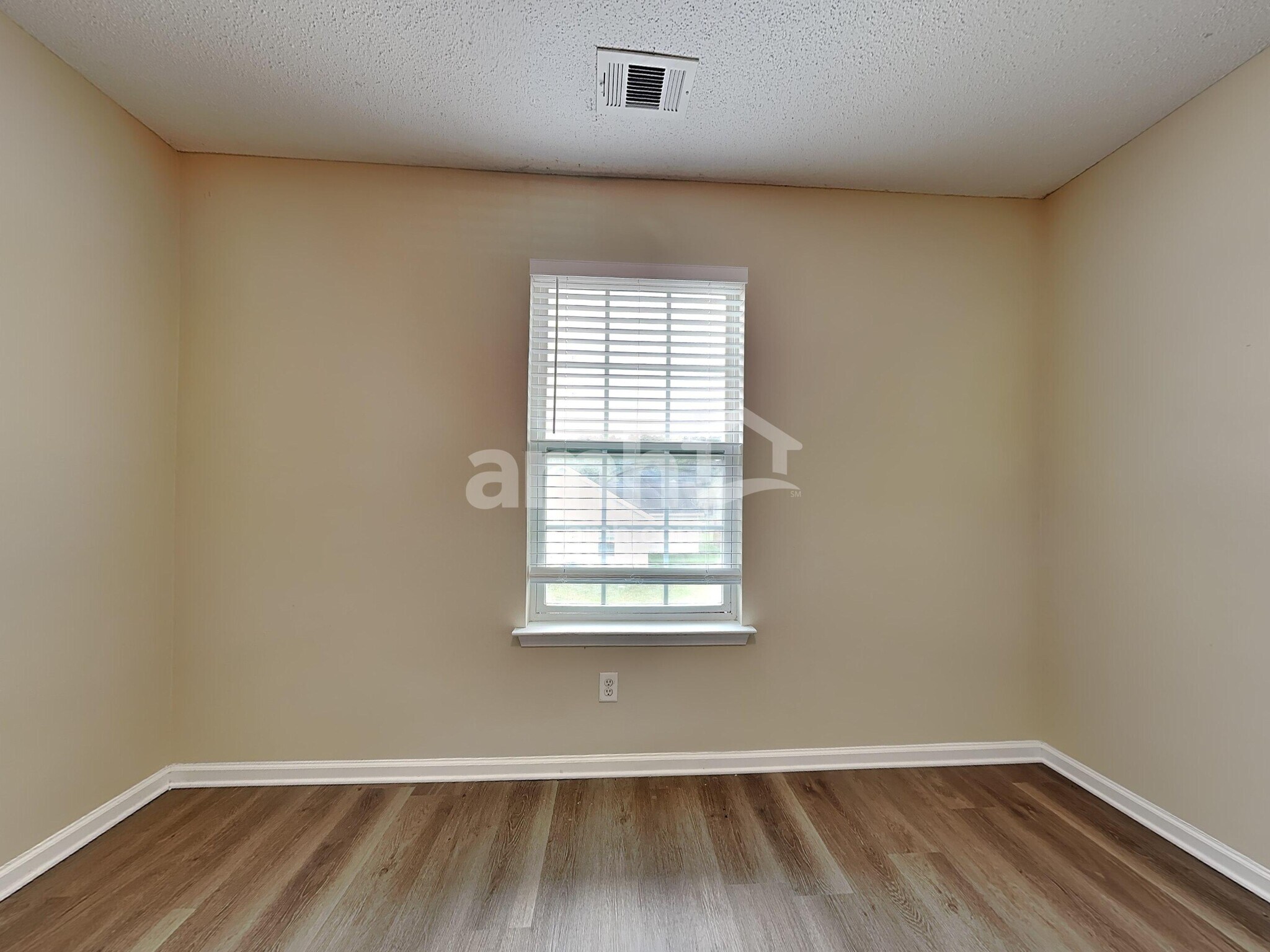 Building Photo - 15 Beacon Ln