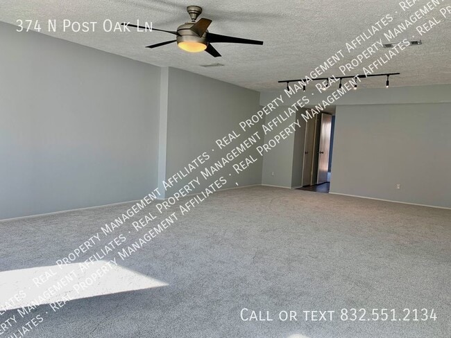 Building Photo - 374 N Post Oak Ln