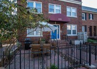 Building Photo - Charming 1BR/1BA Condo in the Heart of Shaw – Parking Included!