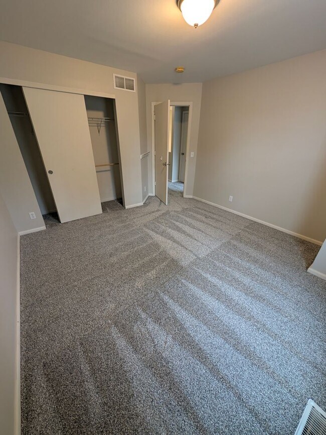 Building Photo - 908 S Mineral Dr