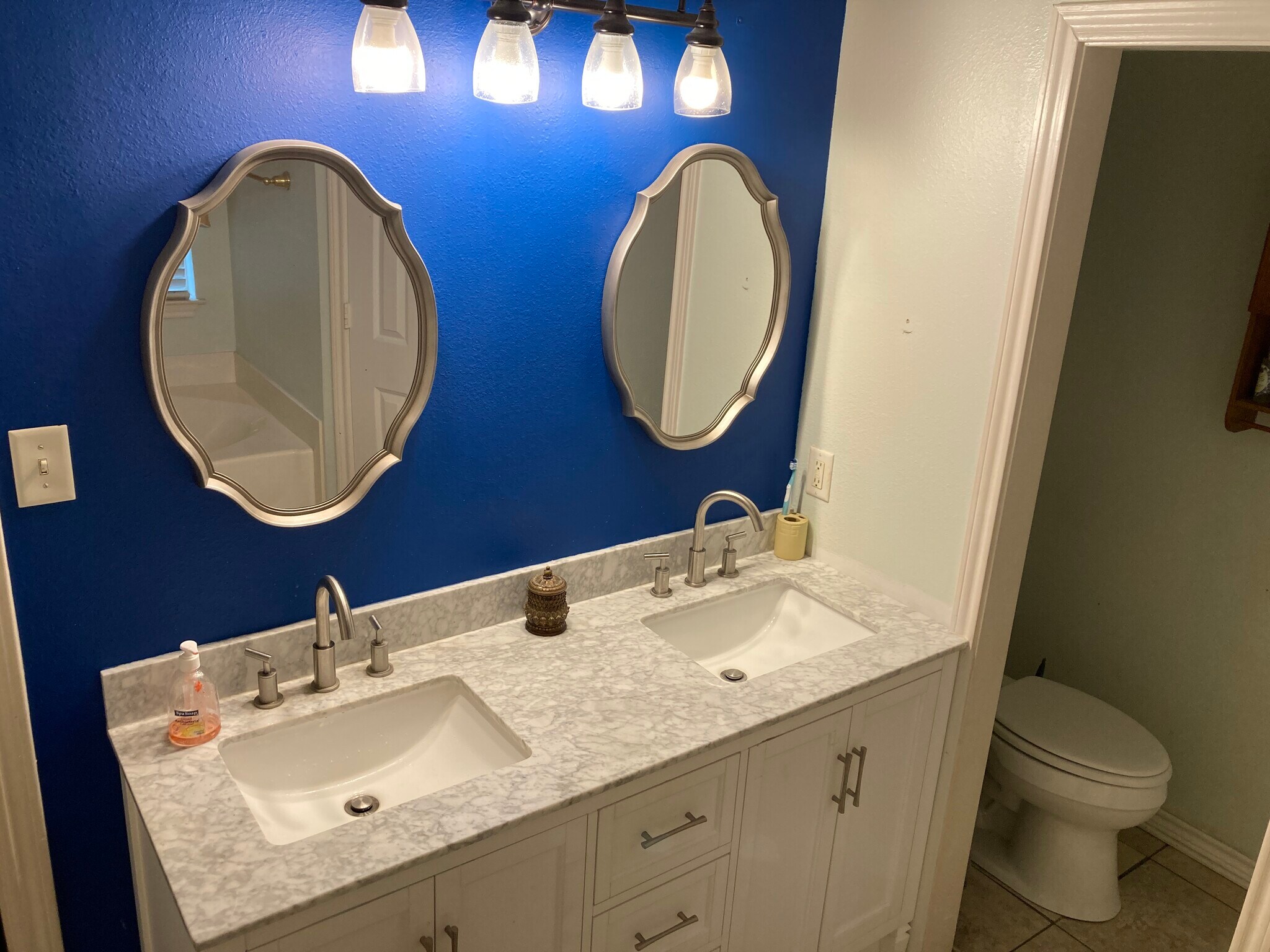 Double vanity sinks with granite countertop in master bathroom. - 16485 County Road 164