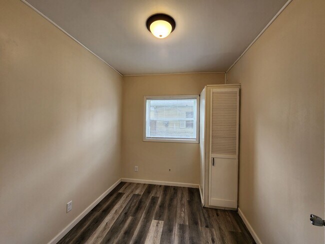Building Photo - BURC 9121 (RUBS)