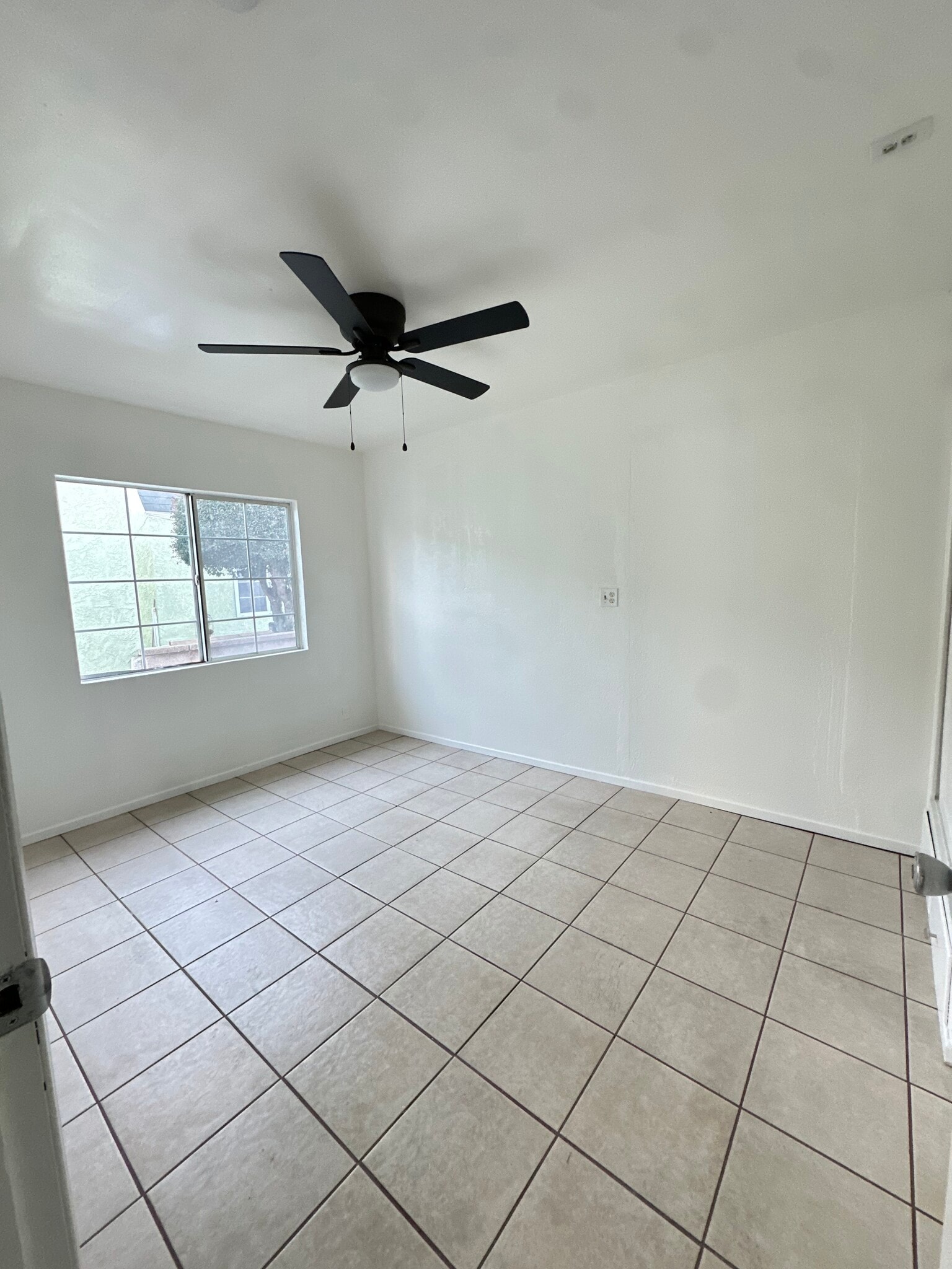 Building Photo - 1306 N Fries Ave