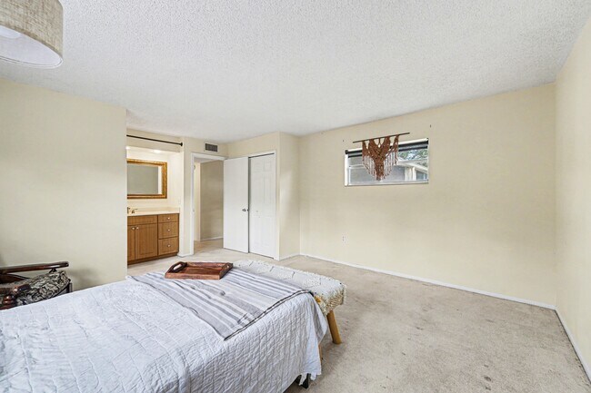 Building Photo - 3135 Shady Dell Ln