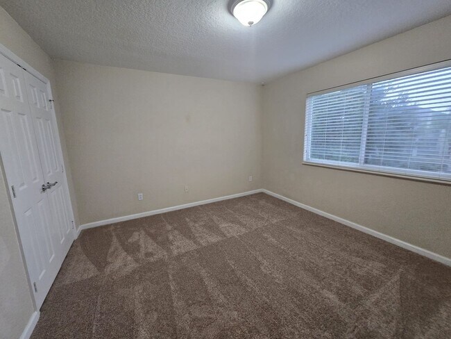 Building Photo - Beautiful home in Gated community