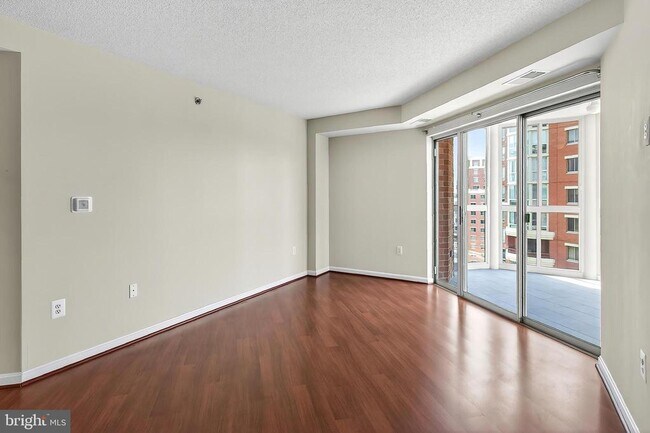 Building Photo - 2181 Jamieson Ave