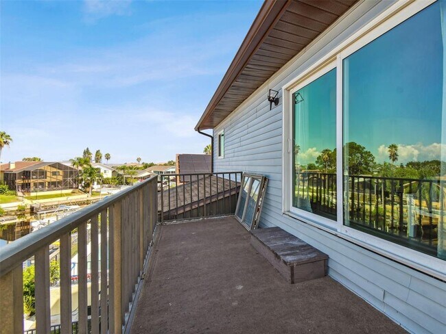 Building Photo - 6241 Bayside Dr