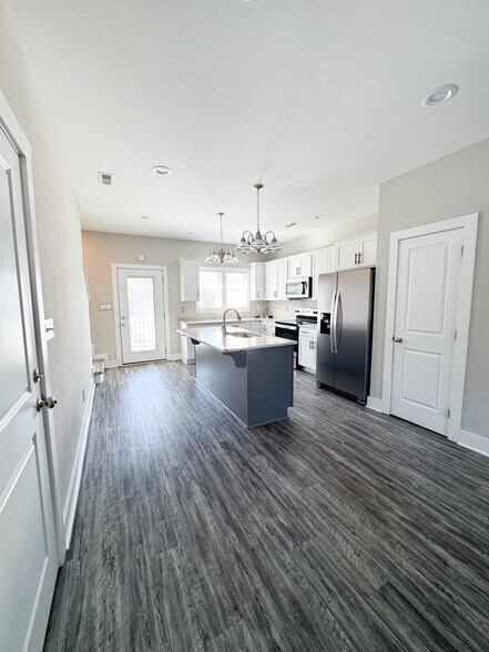 Building Photo - 19 Cuddington Ln