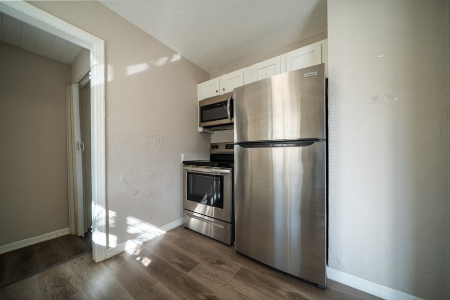 Building Photo - 925 17th St S