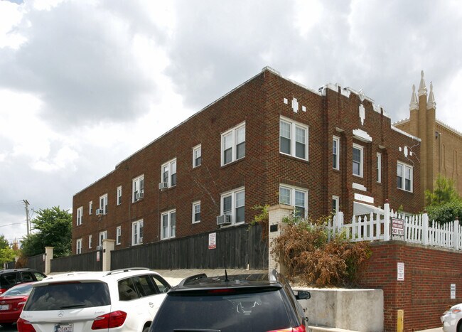 Building Photo - Georgian Terrace