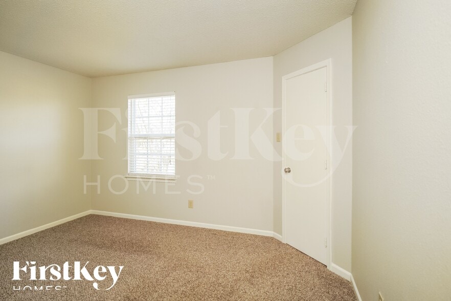 Building Photo - 339 Winterset Way