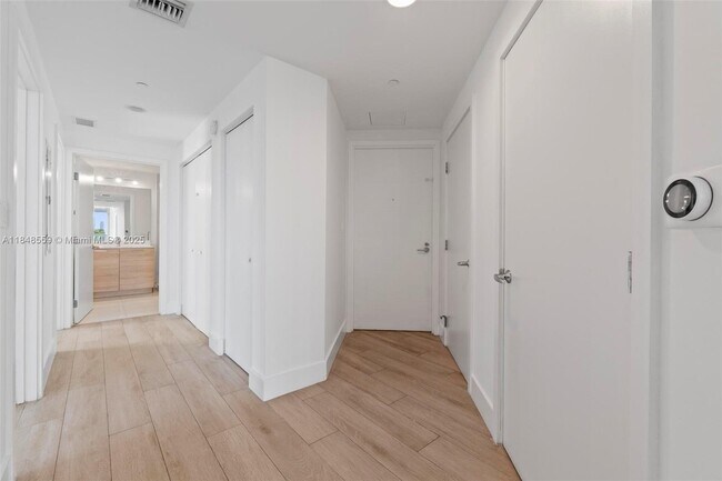 Building Photo - 16385 Biscayne Blvd