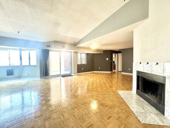 Building Photo - 147 Kelton St