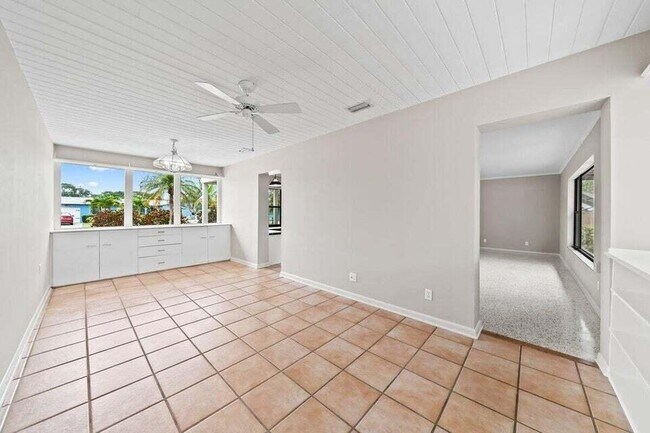 Building Photo - 470 Watts Way