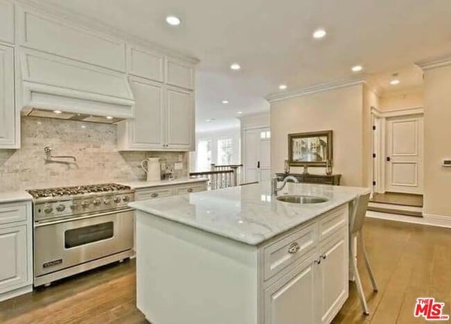 Building Photo - 580 N Kenter Ave