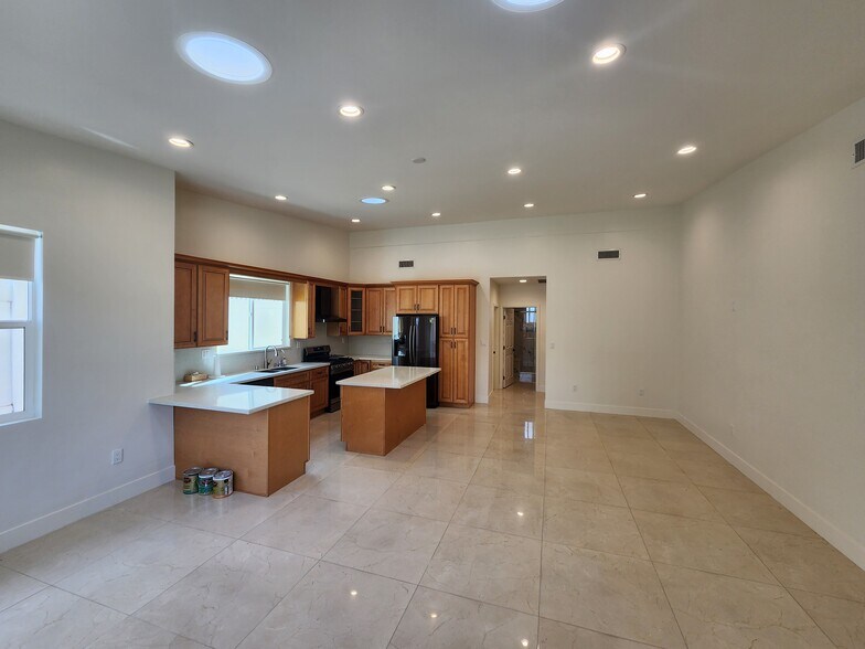 Building Photo - 10528 Tuxford St