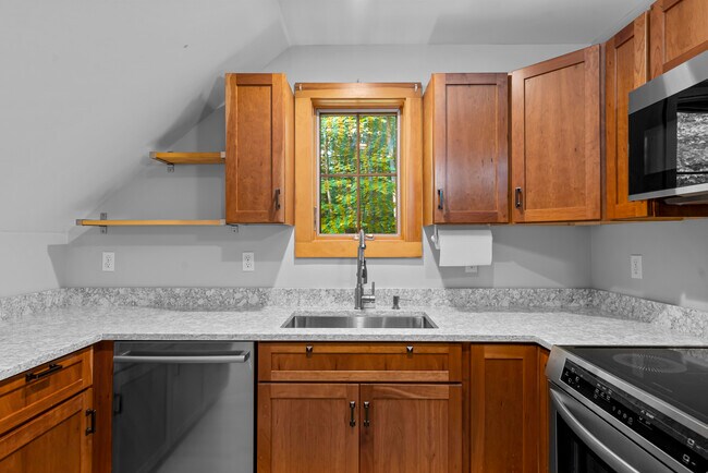 Building Photo - Squam House
