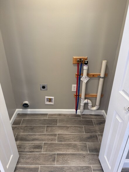 Building Photo - 100 Nesbitt St