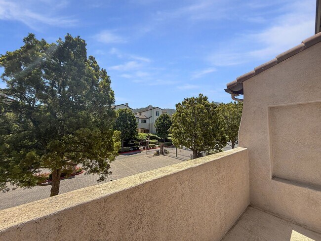 Building Photo - 2B/2.5BA Townhome in San Marcos Available ...