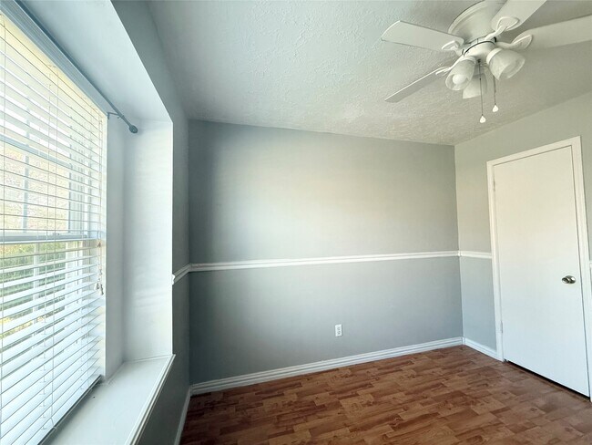 Building Photo - 9838 Golden Eagle St