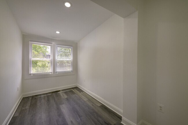 Building Photo - Charming & Renovated Petworth Rowhouse with Parking -  Available Now!