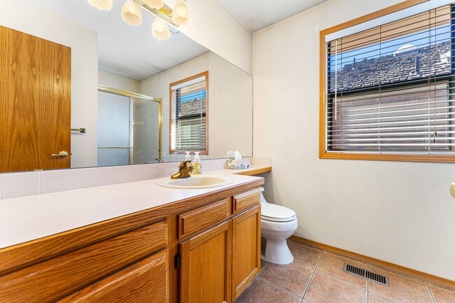 Building Photo - Spacious Home with Central AC and Gas Fire...