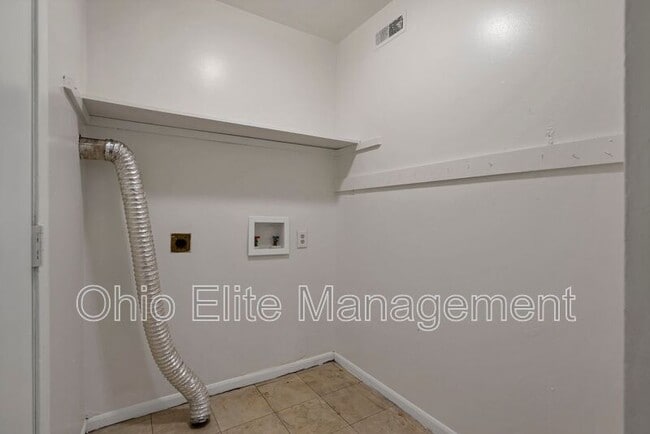 Building Photo - 2460 Hiawatha St