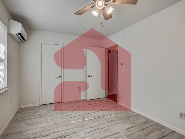 Building Photo - 224 W 5th St