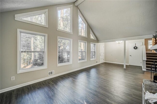 Building Photo - 4060 Oak Ferry Dr NE