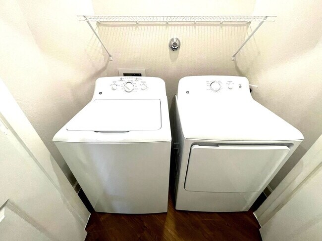 Building Photo - 2300 N Friendship Rd