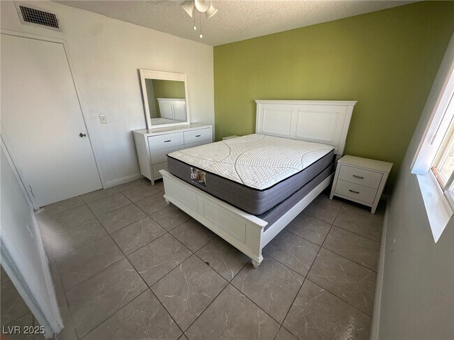 Building Photo - 1364 Pattee Cir