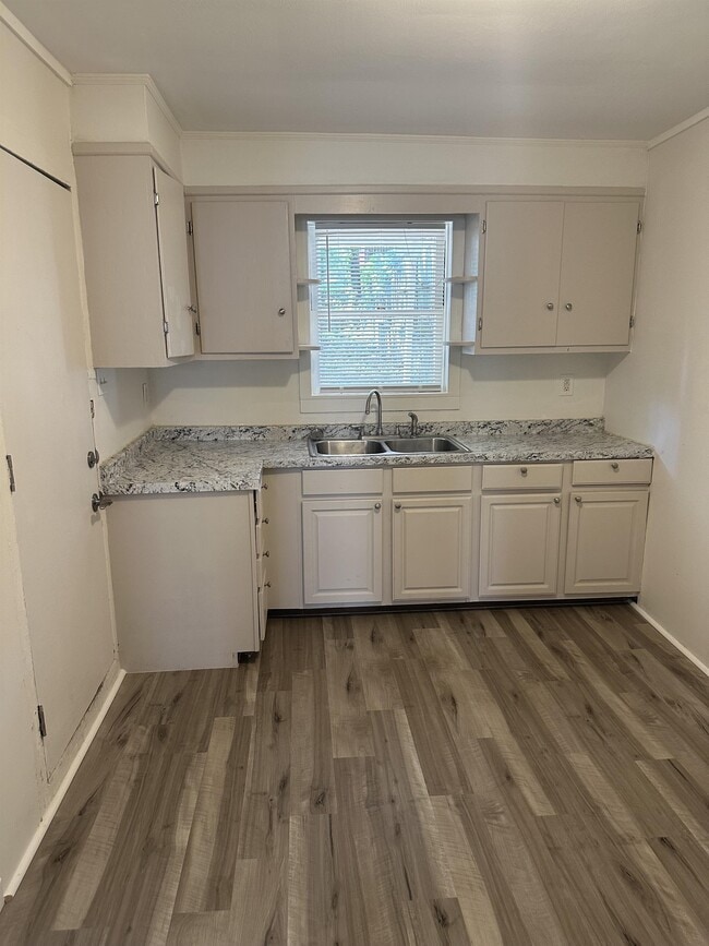 Building Photo - 368 E Philadelphia St