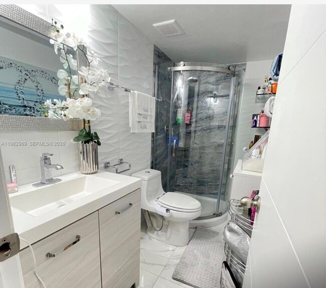 Building Photo - 2641 N Flamingo Rd