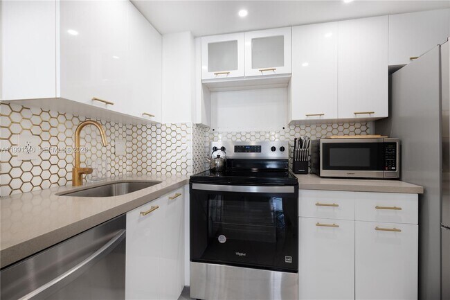 Building Photo - 770 Claughton Island Dr