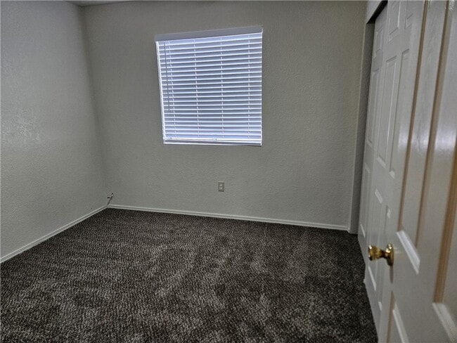 Building Photo - 813 Gemstone Ave