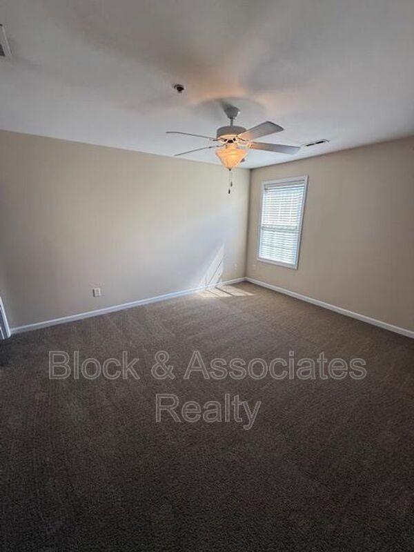 Building Photo - 4068 Bentley Dr