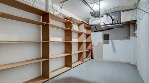 Building Photo - 6784 Via Regina