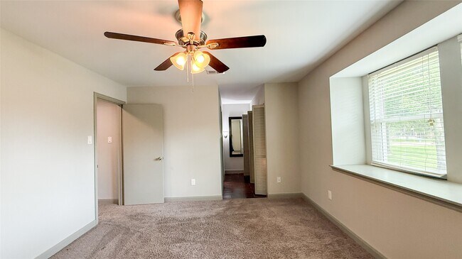 Building Photo - 2226 Triway Ln