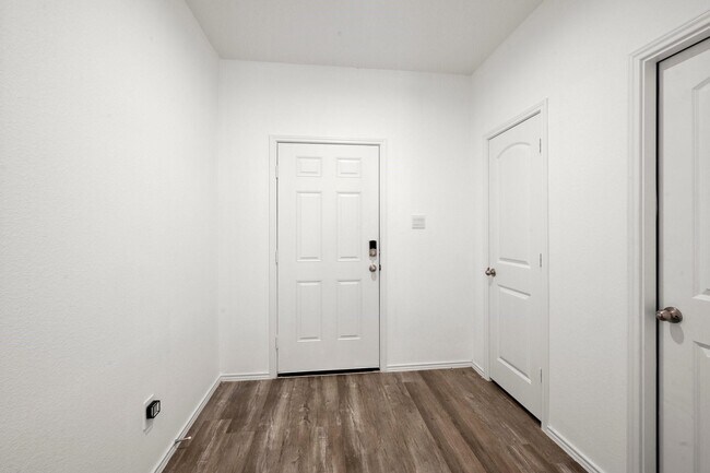 Building Photo - 11845 Summertime Dr