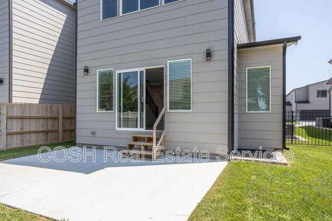 Building Photo - 8423 W 37th Ct N