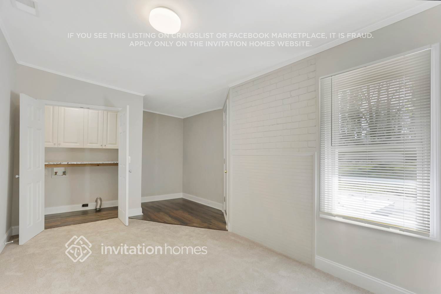 Building Photo - 2805 Mitchell Dr