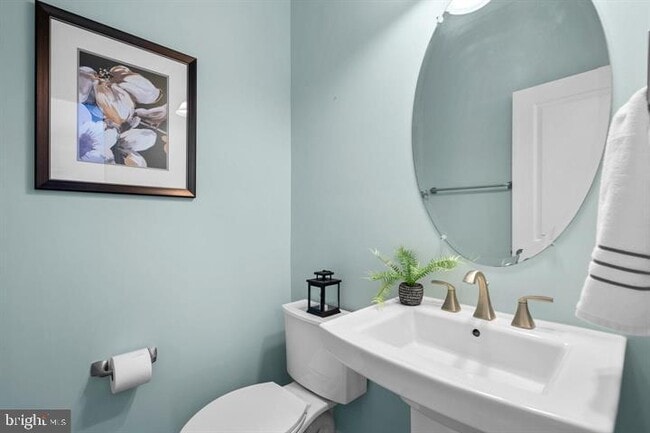 Building Photo - 722 Crown Park Ave