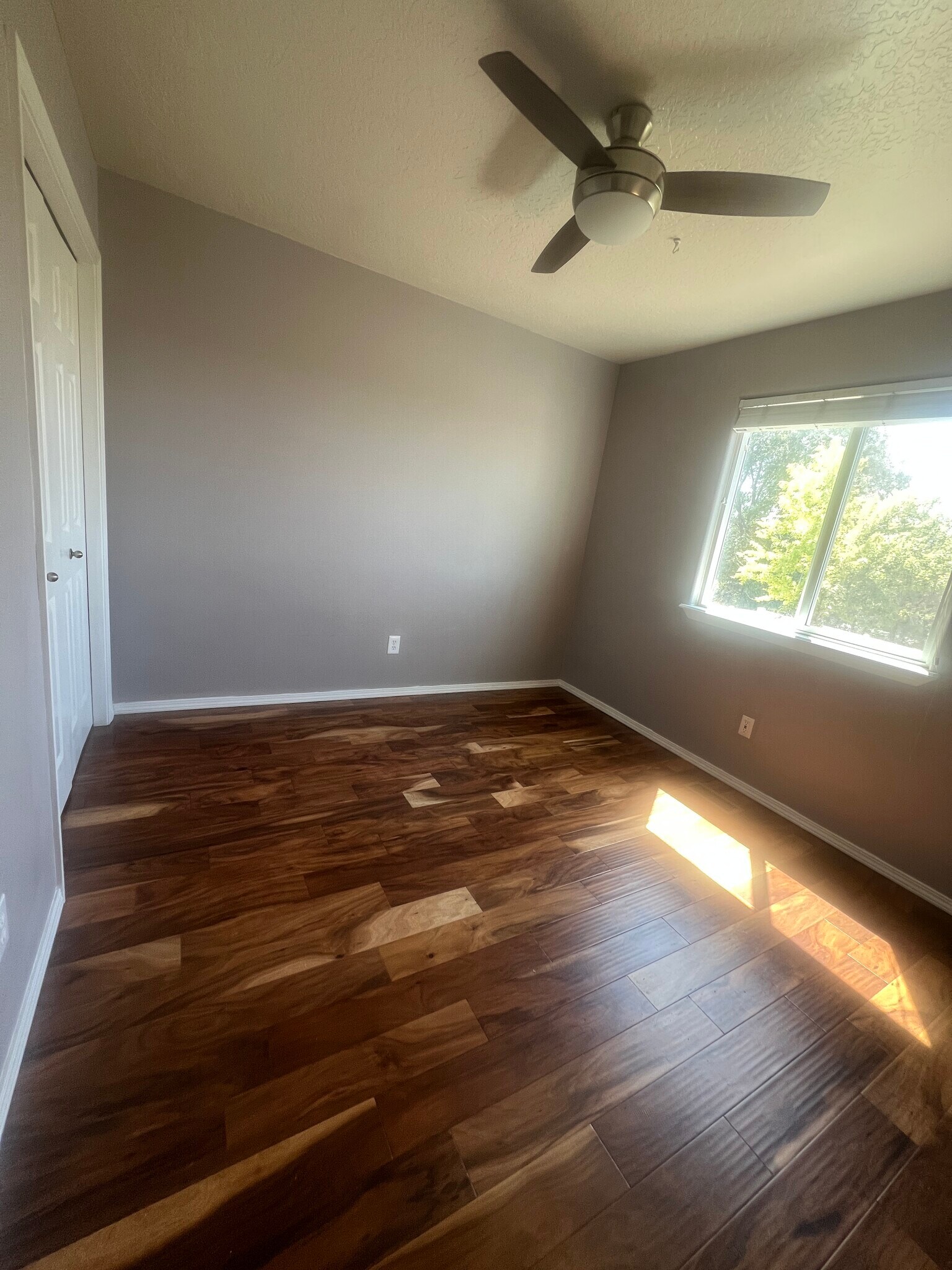 3 bedroom - 1907 N Thistle Dr