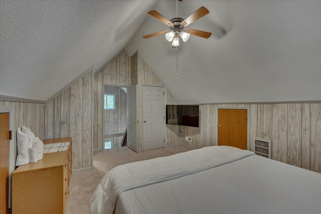 Building Photo - 4225 Meadowbrook Rd