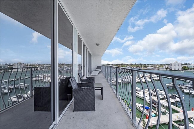 Building Photo - 7601 E Treasure Dr